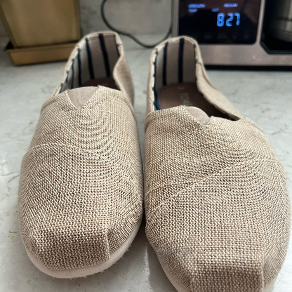 Men’s Tom’s canvas slip on shoe Size 9M